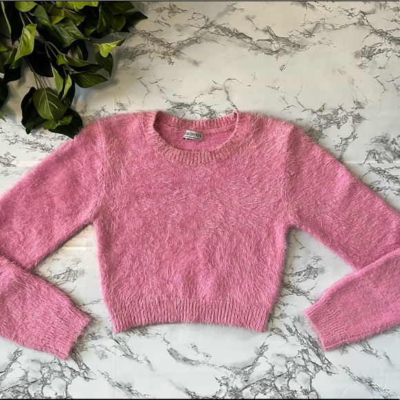 ‼️NO LONGER AVAILABLE‼️ Pink Fuzzy Mini Skirt Set! - Picture 2 of 7